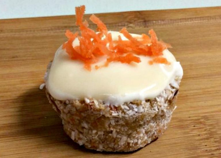 Mini Raw Carrot Cakes With Cream Cheese Frosting