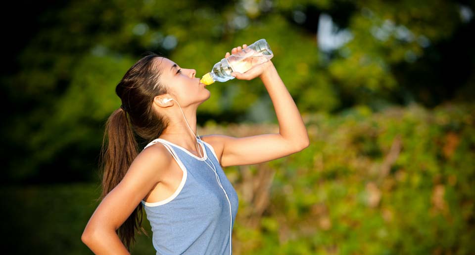 8 Ways To Know If You Are Drinking Enough Water