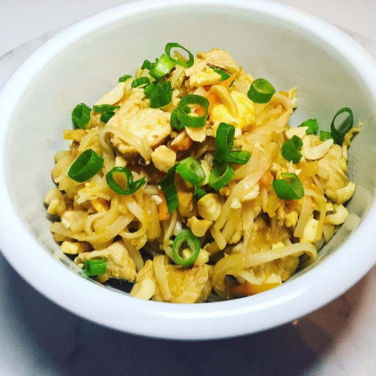 Home made takeaway: healthy Pad Thai