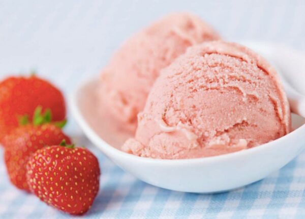 5 Ingredient Strawberry & Coconut Ice Cream