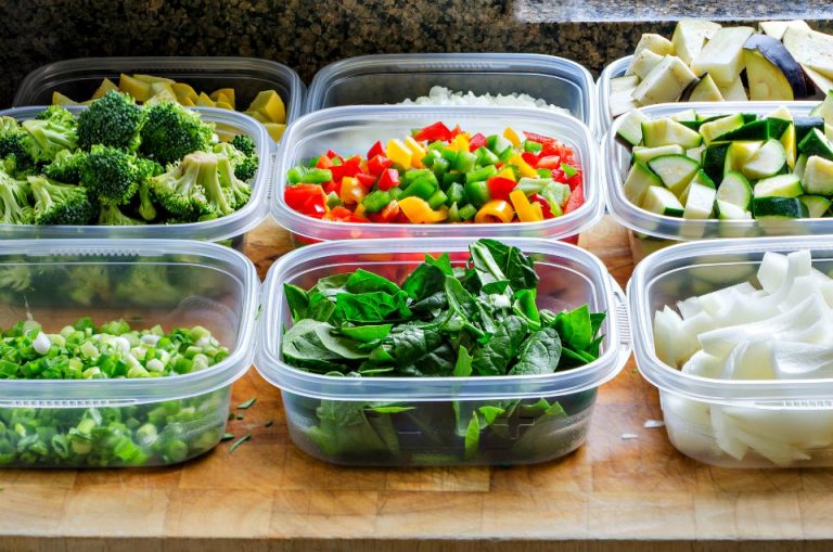 chopped-vegetables-in-plastic-containers- serving of vegetables