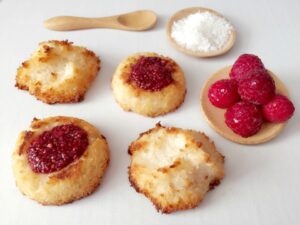 Raspberry chia macaroons