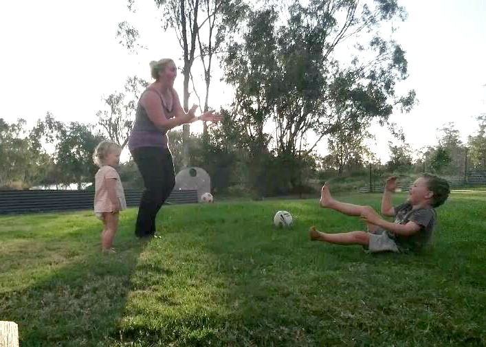 hayley campbell plays ball with kids after losing 20kgs