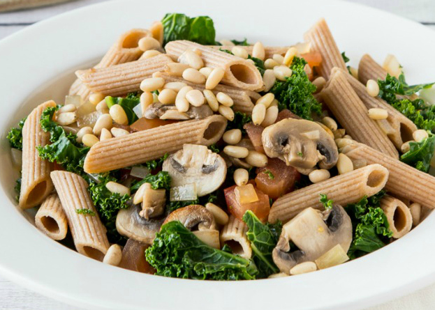 mushroom, kale and pinenut pasta