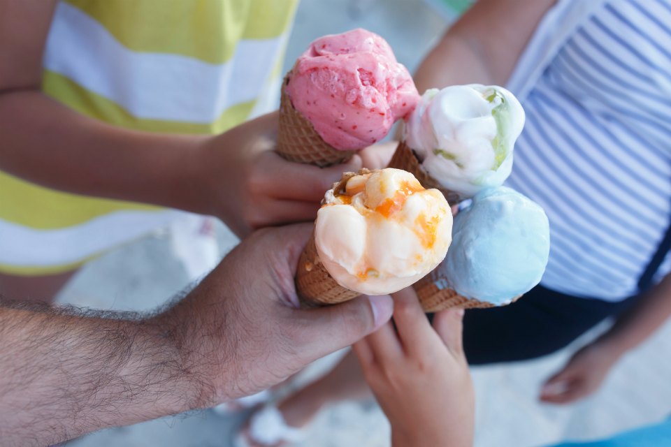 Ice-cream-in-the-hands