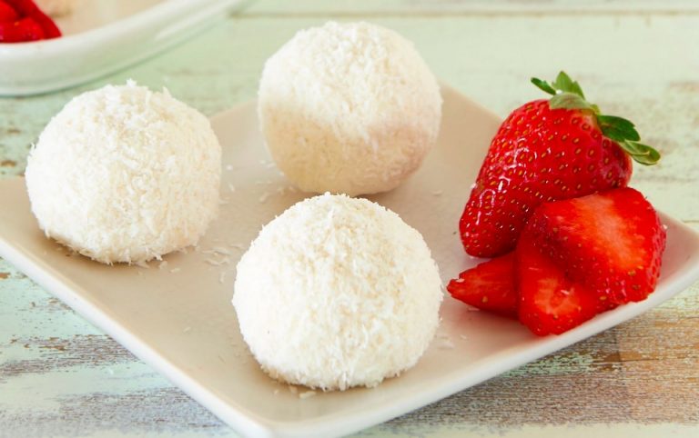 Video recipe: strawberry cheesecake bliss ball bites