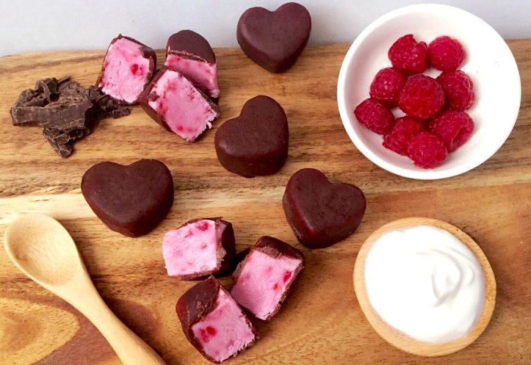 Frozen yoghurt, raspberry and chocolate bites