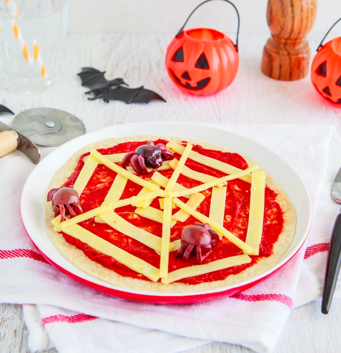 scary halloween pizza