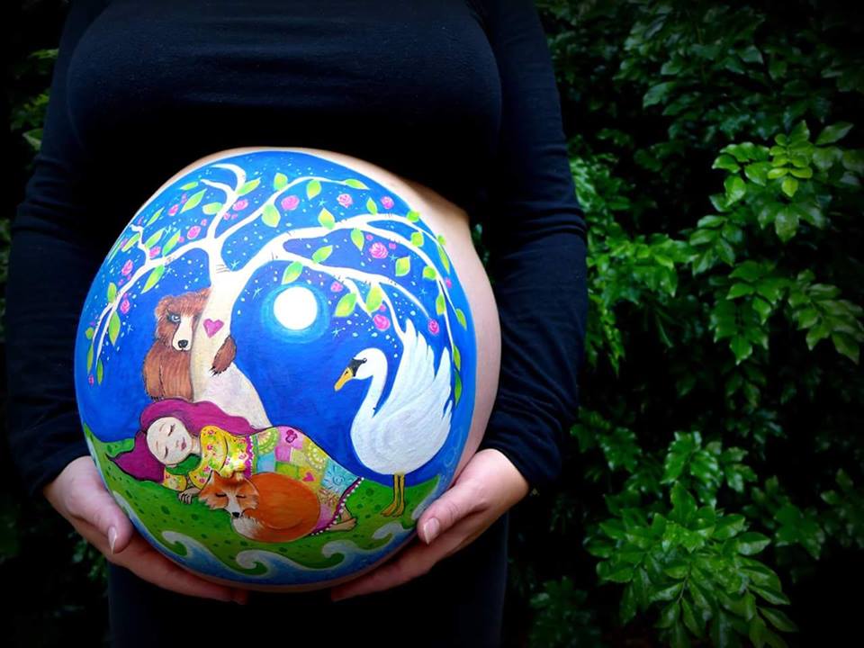 Corrina-McLean-painted pregnant belly