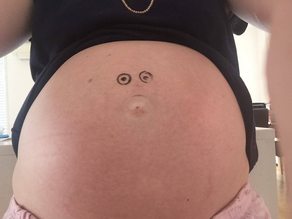 belly button during pregnancy gender