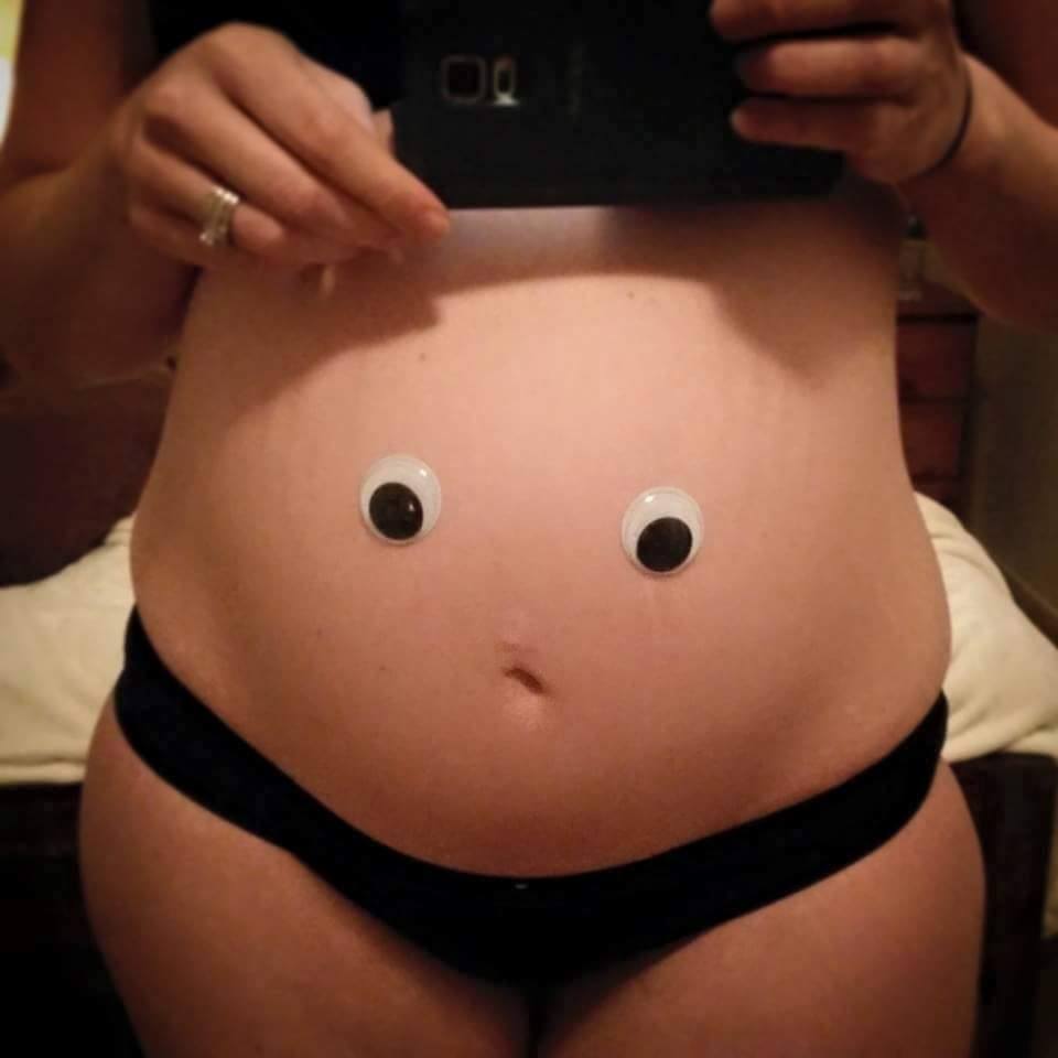 Can your belly button reveal your unborn babys gender? picture image