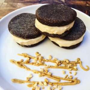 Healthy peanut butter "Oreos"