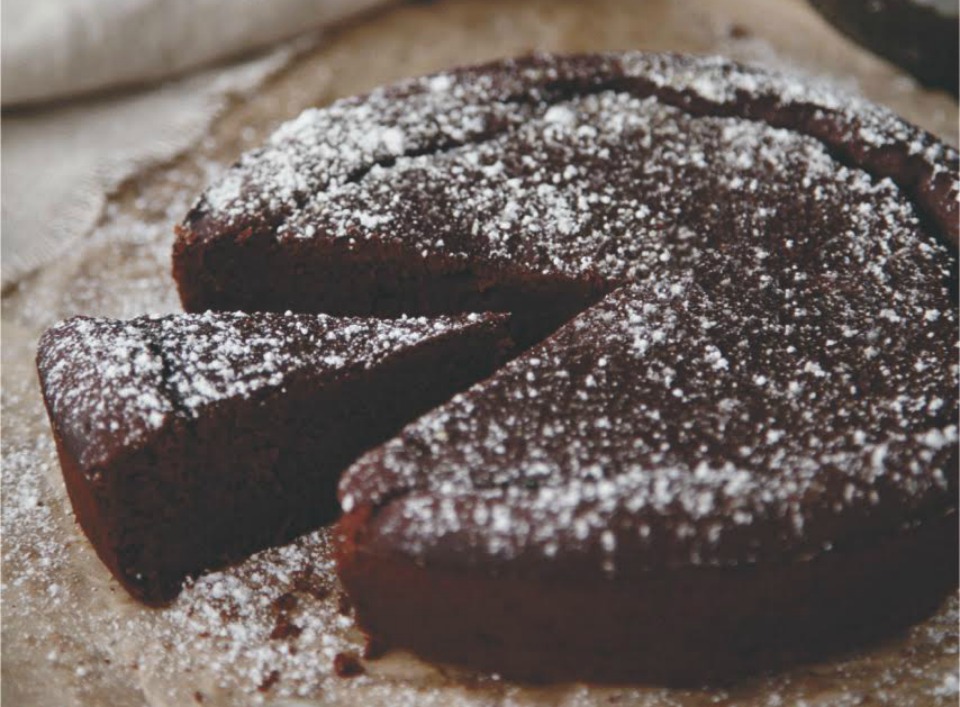 Secret Ingredient Low Calorie Chocolate Cake