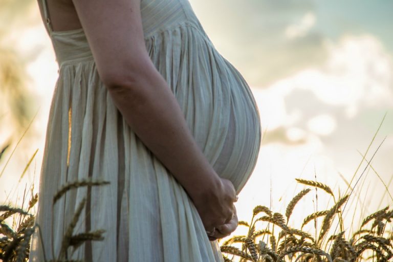 12 things NOT to say to a pregnant women at a wedding!