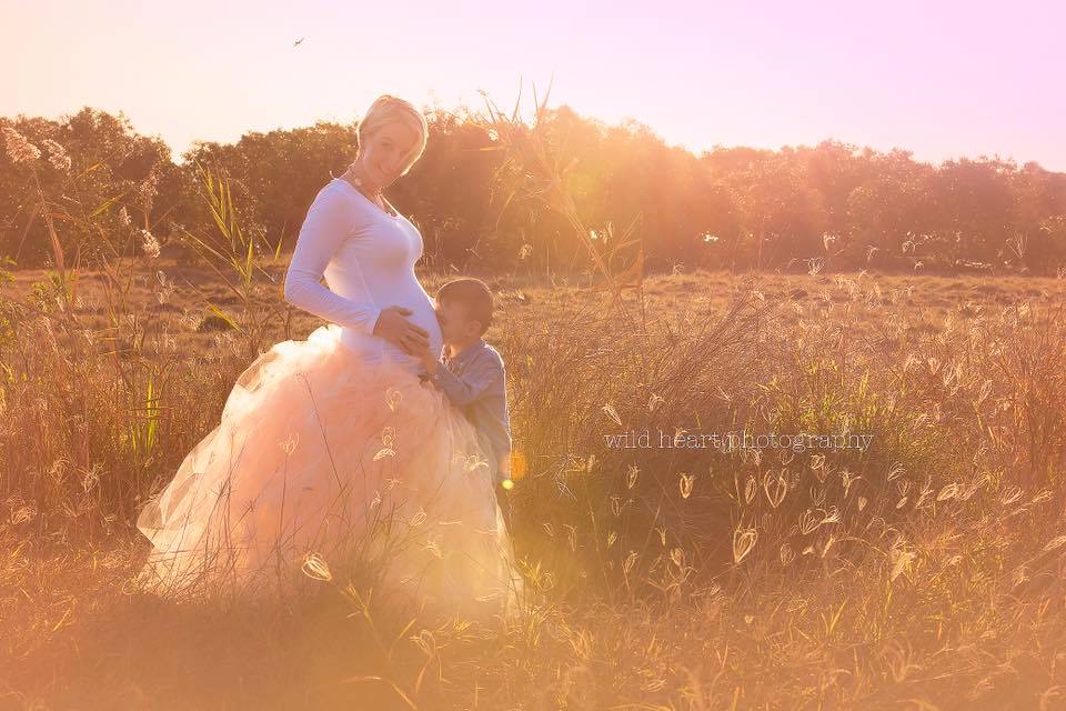 10 Amazingly Creative And Beautiful Maternity Photo Shoot Ideas 