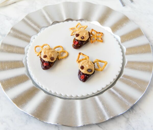 Adorable Date And Pretzel Reindeers