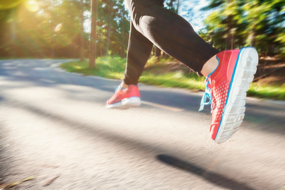 7 simple ways to burn more calories while walking