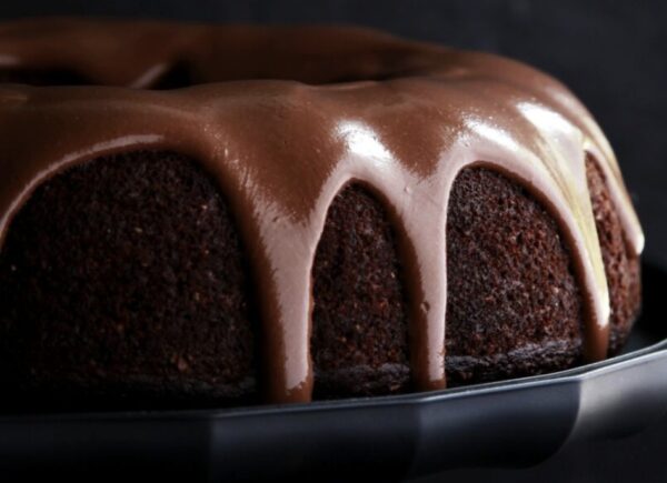 Gooey Chocolate Cake and Sauce With Sneaky Veggies Gooey Chocolate Cake and Sauce With Sneaky Veggies