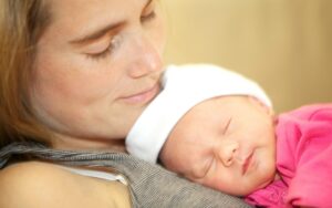 What to Expect The First Week Home With a Newborn