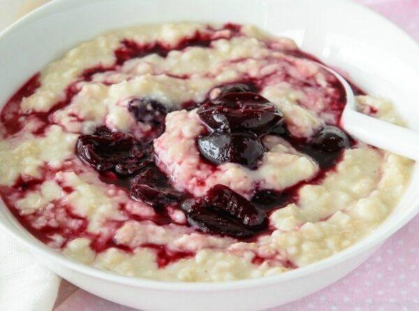 5 Ingredient Oats With Vanilla Cherry Compote 