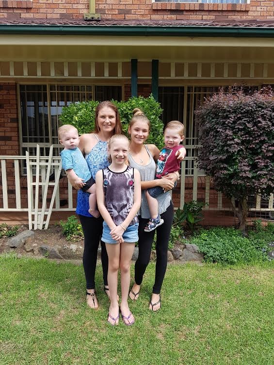 Renee_lawler-with-family-after-weight-loss