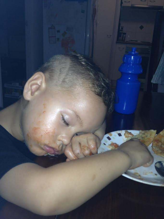 funny-places-kids-fall-asleep-in-their-food