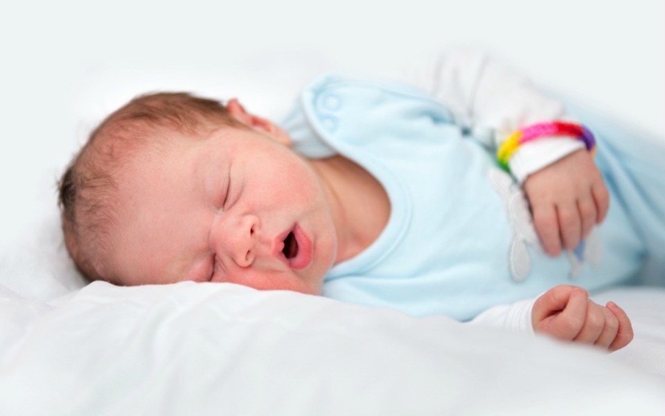 10 Essential Rules to Follow When Visiting a Newborn