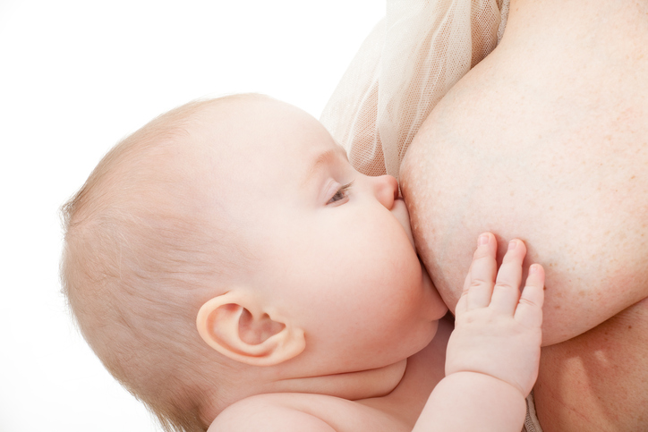 12 Hot Tips To Help Mums With Big Boobs Breastfeed Their Newborns