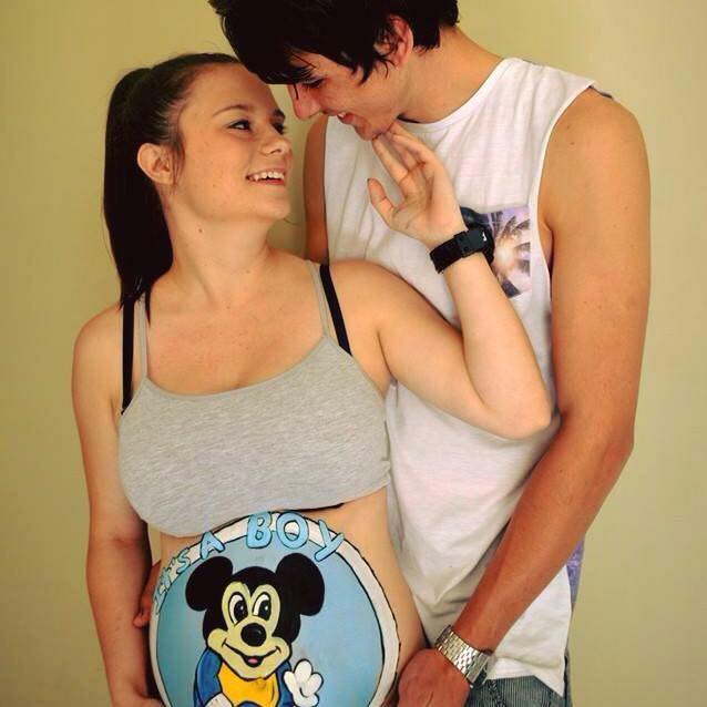 Amazing-baby-gender-reveals-belly-painting-via-Tatiana-Harris