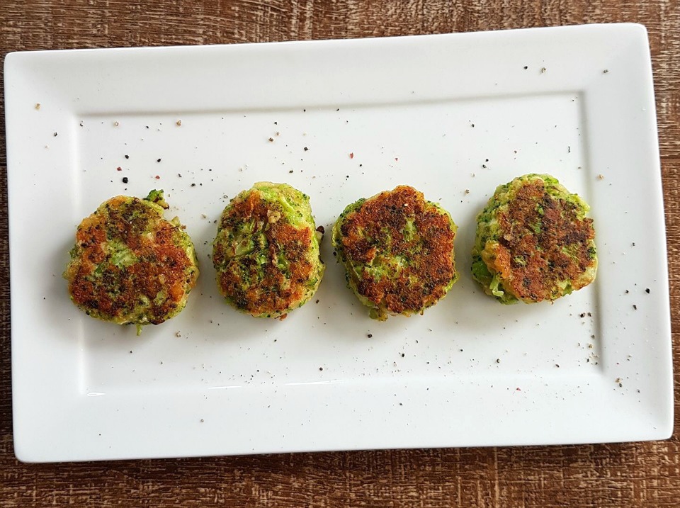 5 ingredient easy cheesy broccoli bites