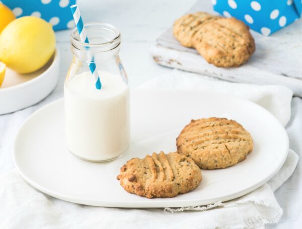 5 Ingredient Chia and Lemon Cookies