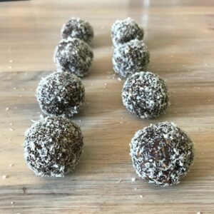 5 Ingredient Healthy Chocolate Truffles