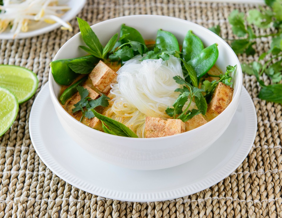 20 Minute Snow Pea and Tofu Laksa