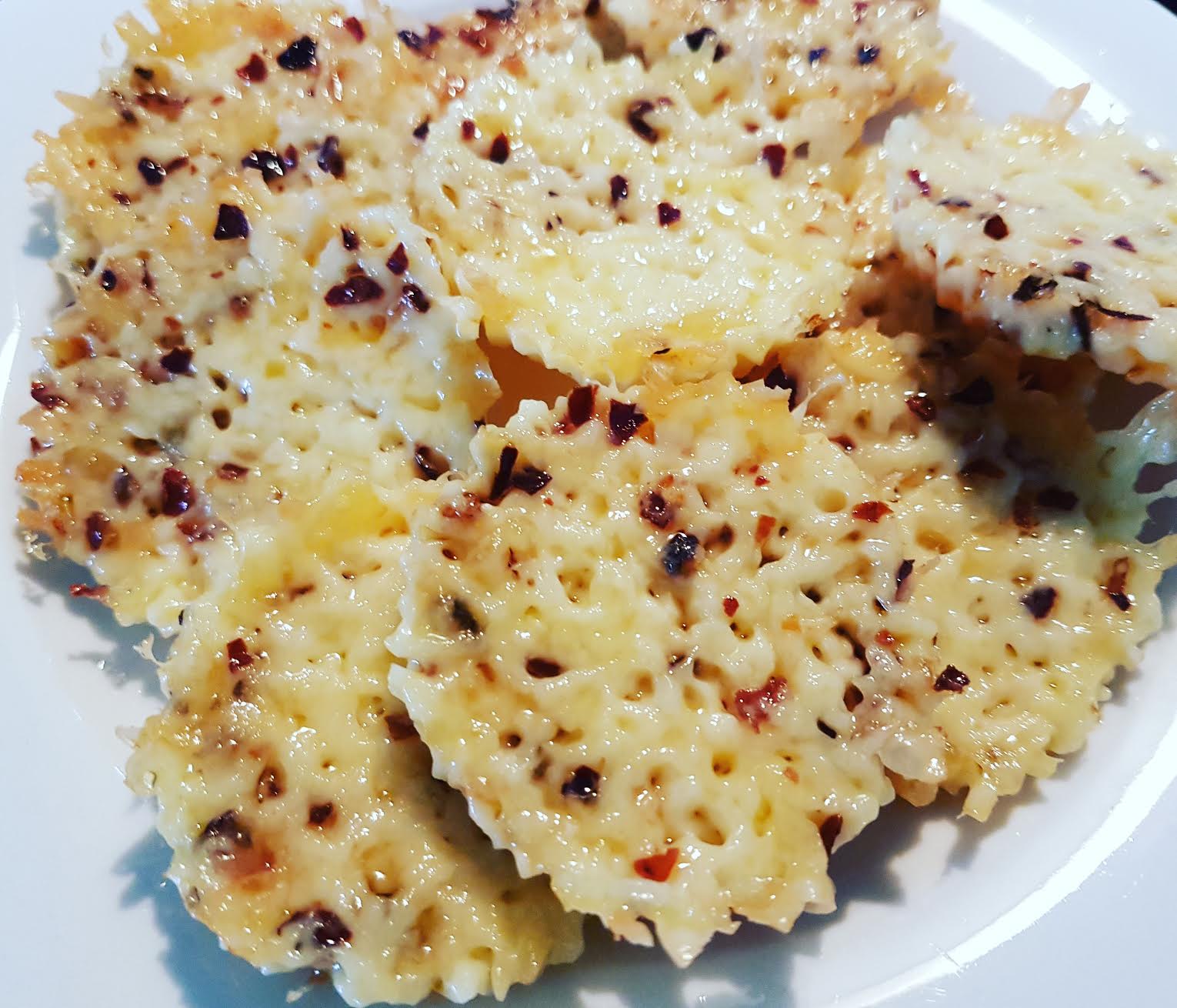 Cheese and Chilli Chips with Yoghurt Dip