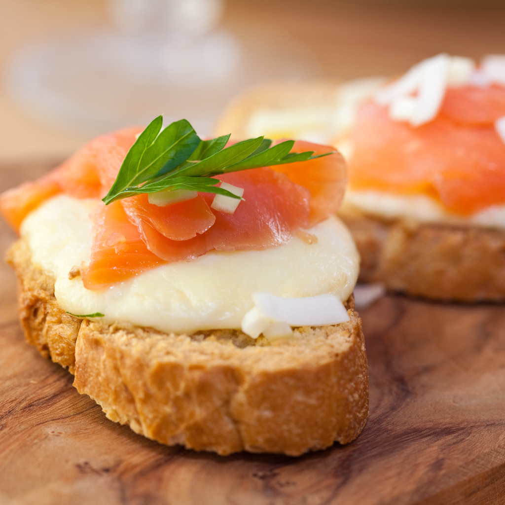 crostinis with salmon and mozzarella