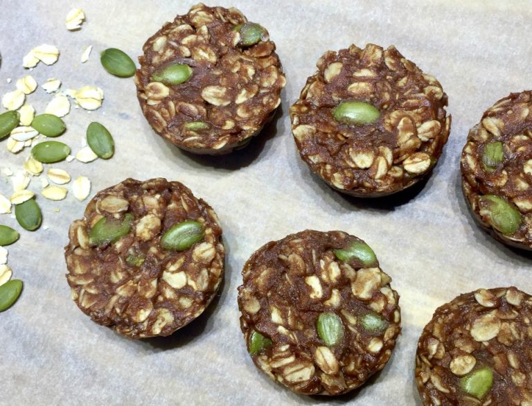 NO BAKE chocolate peanut butter oat cookies - YUMMO!