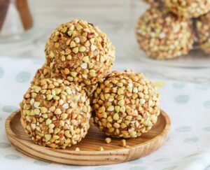 Healthy "Golden Gaytime" bliss balls