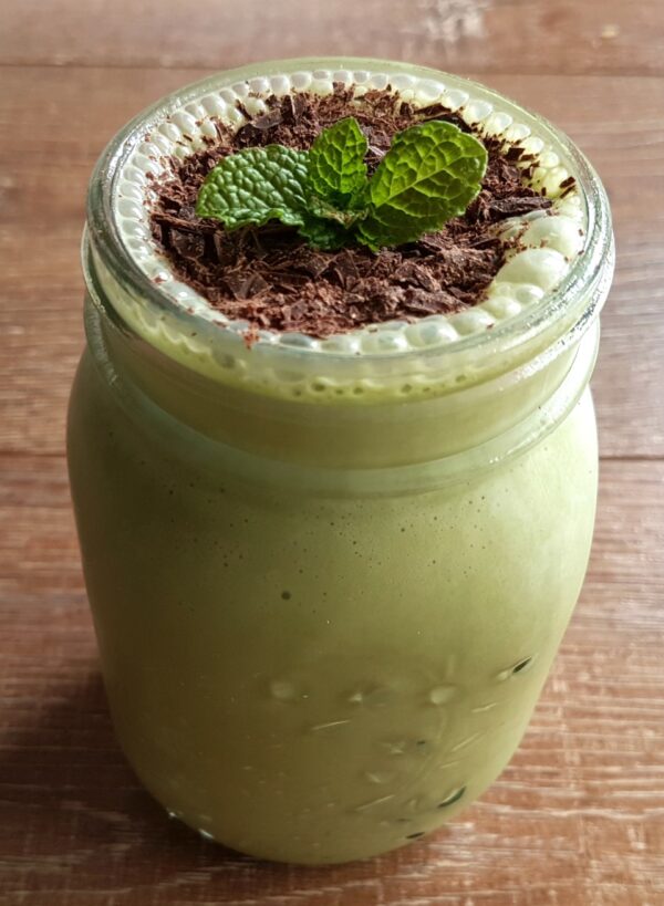 Creamy choc-mint and macadamia milk smoothie