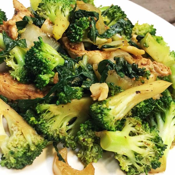 Chicken, Cashew and Broccoli Stir Fry