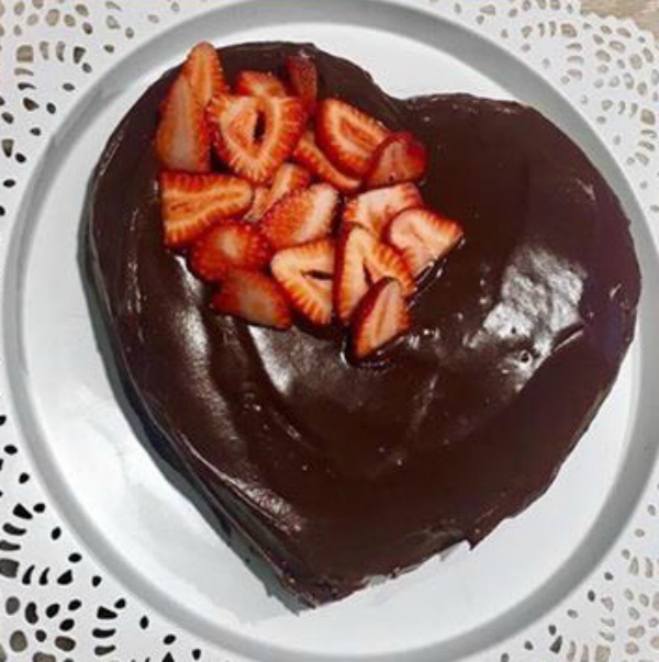 Mum loses 15kg by swapping chocolate bars for HEALTHY chocolate snacks! cake