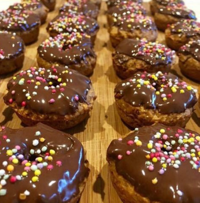Mum loses 15kg by swapping chocolate bars for HEALTHY chocolate snacks! doughnuts