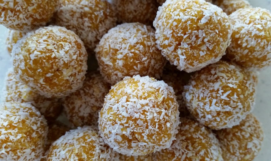 Apricot and Oat Bliss Balls