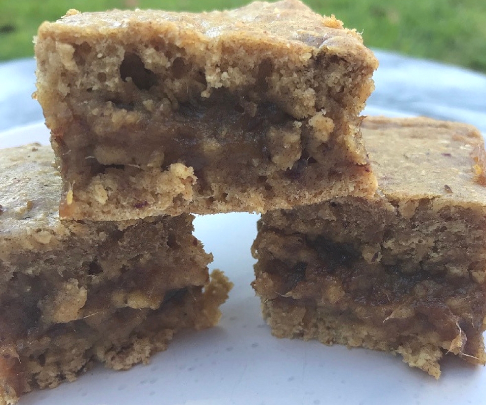 Low fat sticky date slice