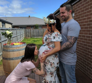 Woman who went through menopause at 23 is now expecting twins thanks to her generous sister