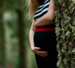 10 awesome ways to hide your pregnancy until you’re ready to tell