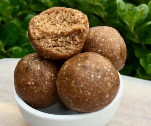 5 ingredient chocolate and peanut butter bliss balls