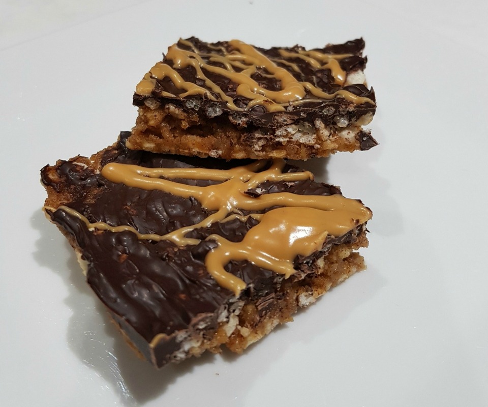 Crunchy salted caramel peanut hedgehog slice