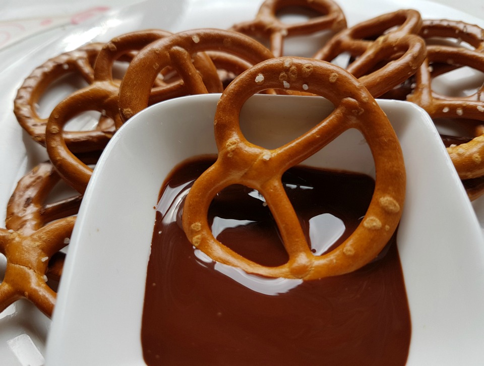 pretzels-chocolate