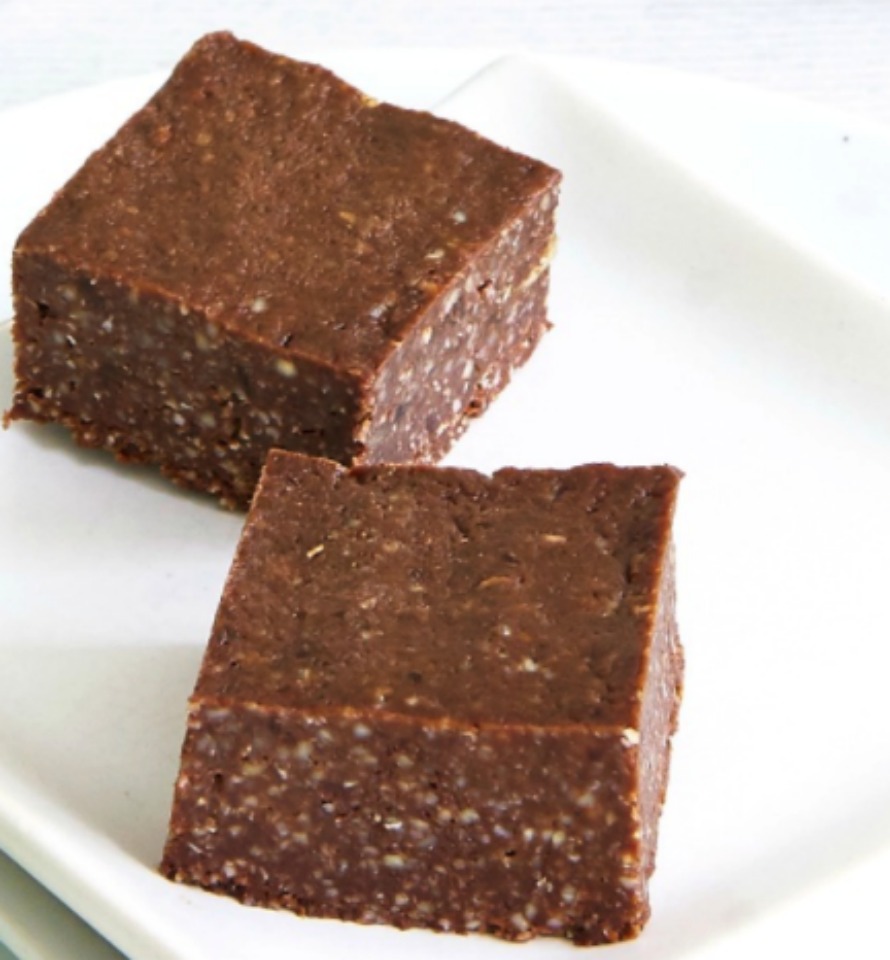 8 common weight loss myths DEBUNKED! chocolate peppermint slice