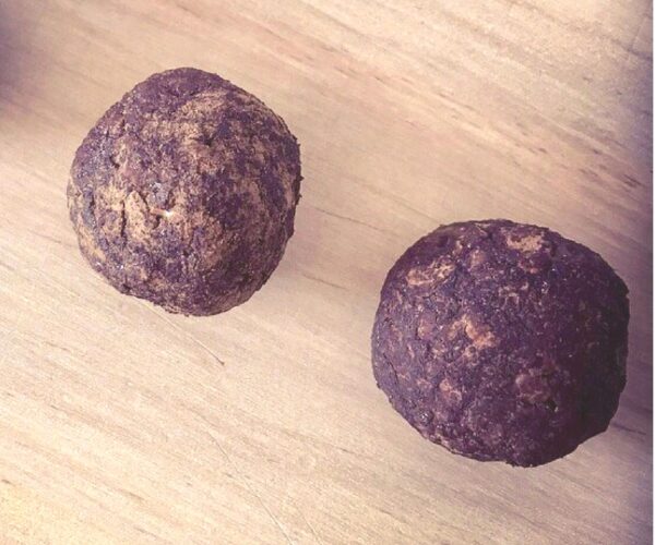 Cashew choc mint protein balls